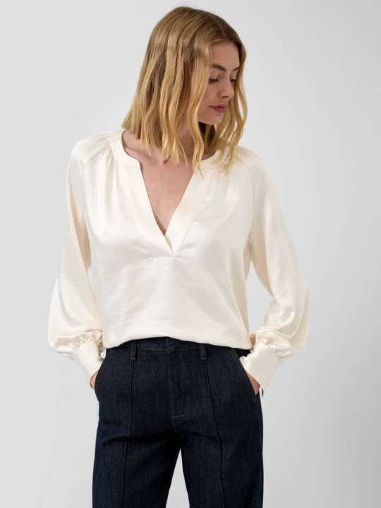 Foto van product Satijnen blouse met een diepe V-halslijn s.Oliver crème