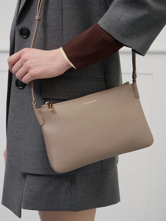 Foto van product Schoudertas Coccinelle taupe