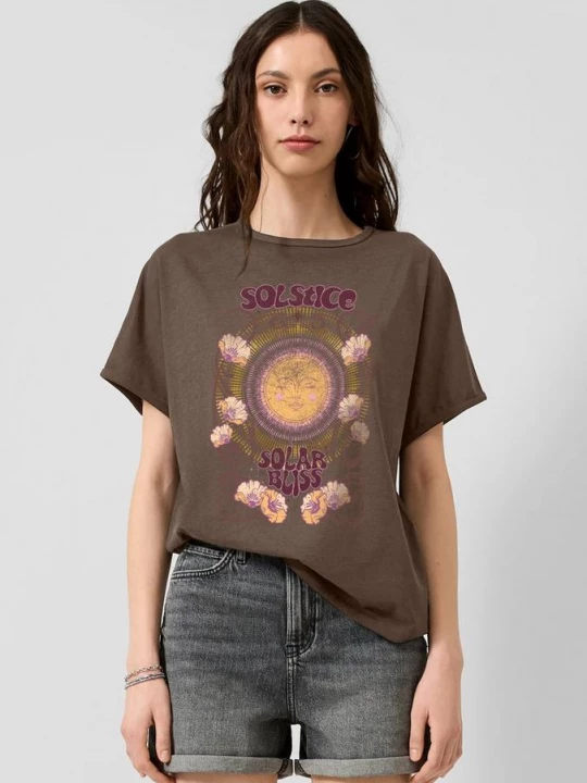 Foto van product Shirt met verwassen print en openvallende schouder QS