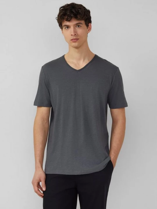 Foto van product Shirt van vlamgaren met open rand bij de halslijn s.Oliver grijs