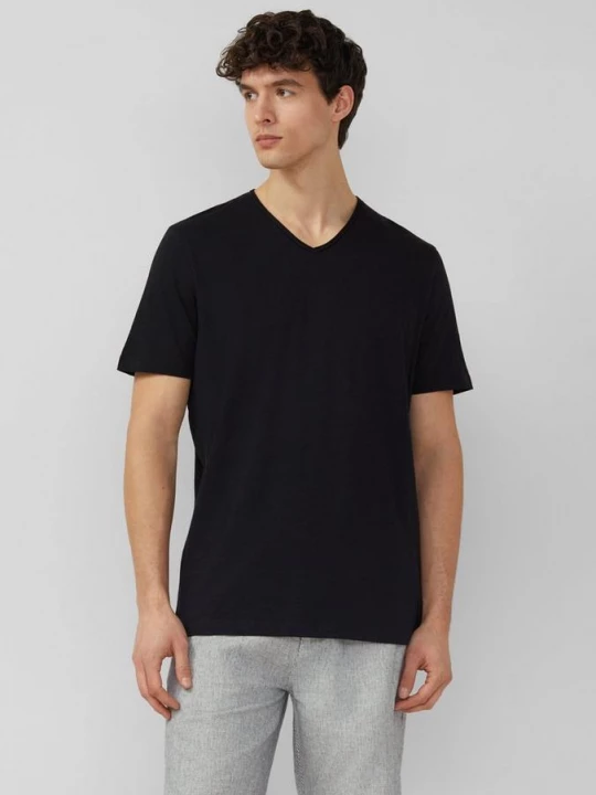 Foto van product Shirt van vlamgaren met open rand bij de halslijn s.Oliver zwart