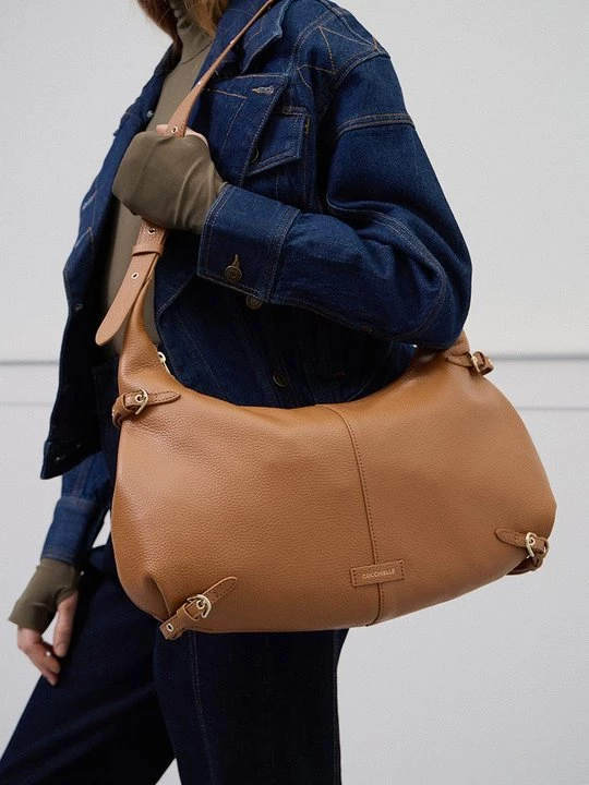 Foto van product Shopper Coccinelle bruin