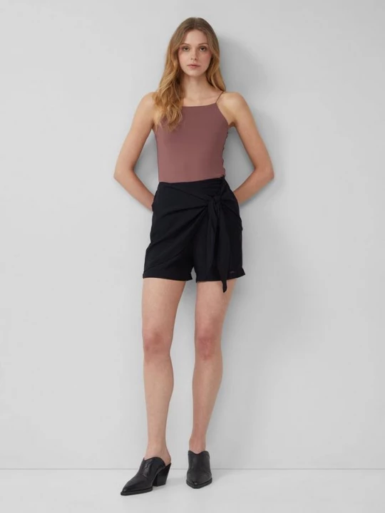 Foto van product skort met een licht glanzende look QS zwart