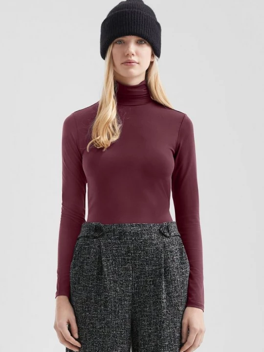 Foto van product Smalle longsleeve met turtleneck QS rood