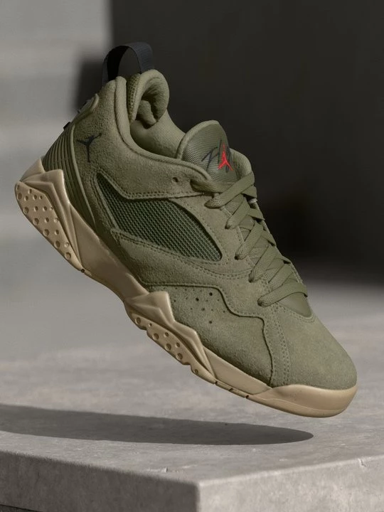 Foto van product Sneakers laag Jordan olijfgroen