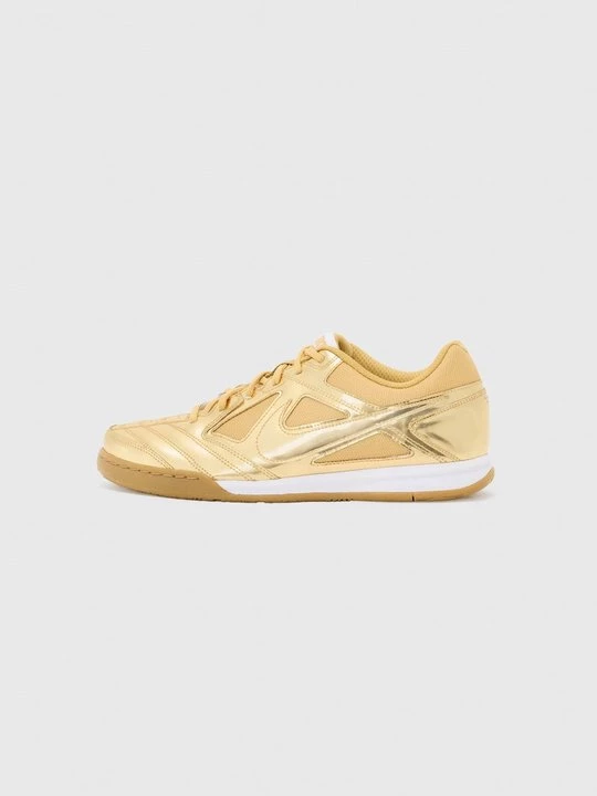 Foto van product Sneakers laag Nike goudkleurig