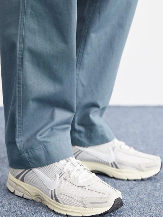 Foto van product Sneakers laag Nike lichtgrijs