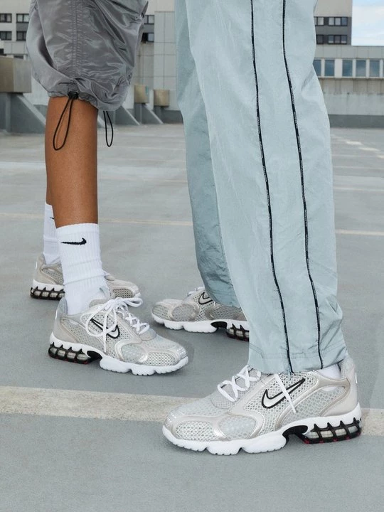 Foto van product Sneakers laag Nike zilverkleurig
