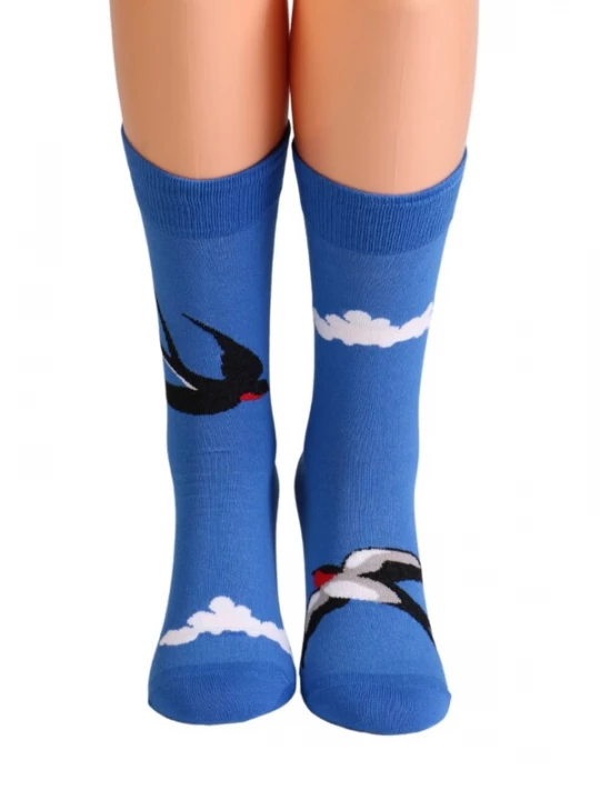 Foto van product Sokisahtel Sokken 'BIRD FLY socks with swallows' blauw