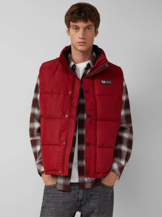 Foto van product Sportief gewatteerd vest met logodetails s.Oliver rood