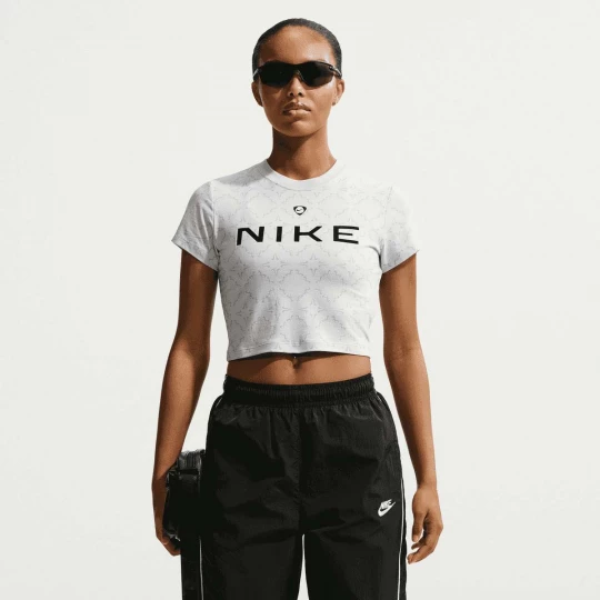 Foto van product Sportswear Chill Knit Cropped T-Shirt Nike wit