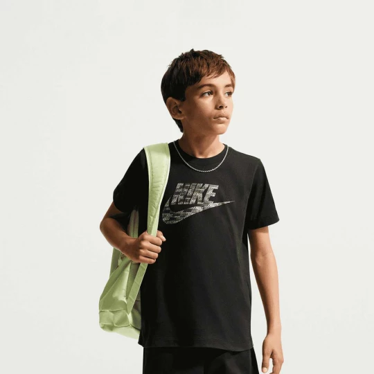 Foto van product Sportswear Club Tee All-Over-Print Fill Nike zwart
