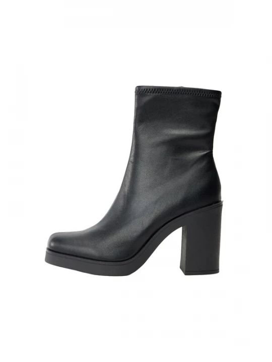 Foto van product STEVE MADDEN Enkellaarsjes 'Mesmerize' zwart