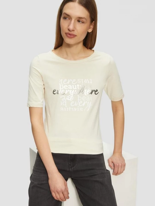 Foto van product Stretchy T-shirt met print op de voorkant in een slanke pasvorm s.Oliver beżowy