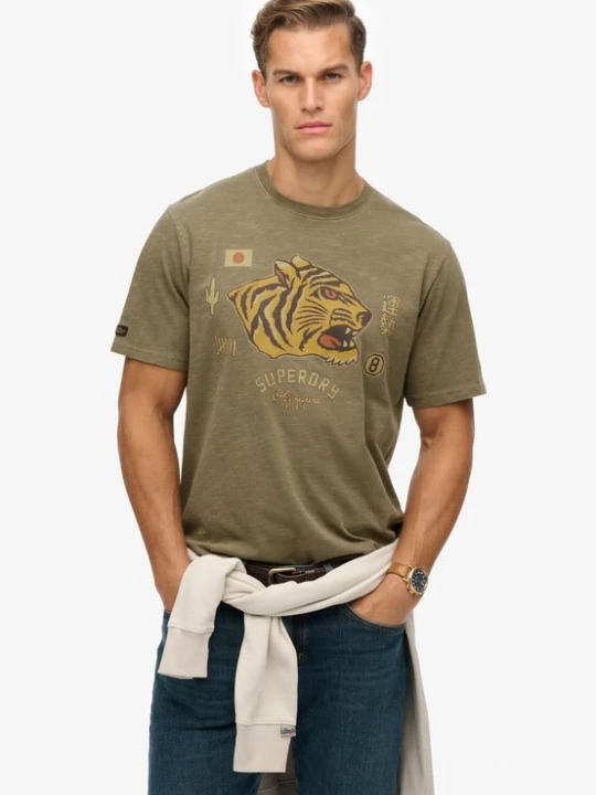 Foto van product Superdry & Co Shirt 'Campaign Souvenir' donkergeel / olijfgroen / pastelrood / zwart