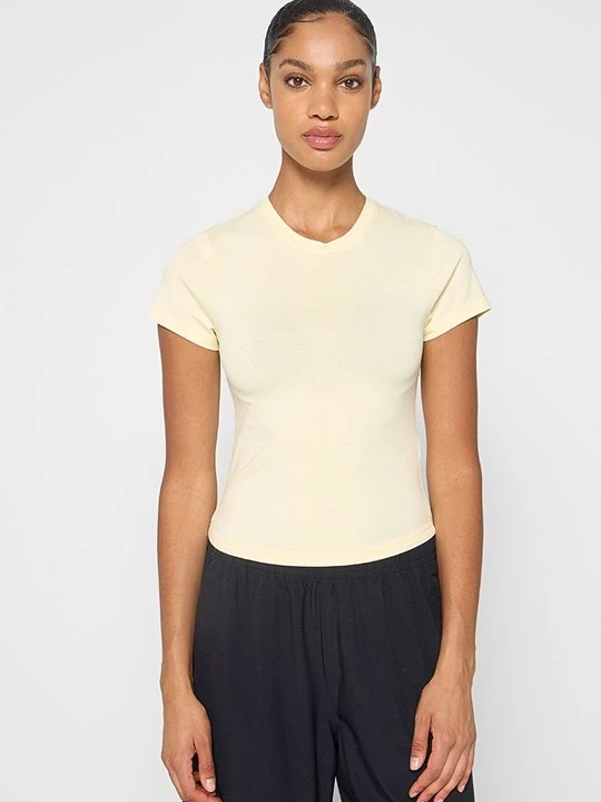 Foto van product T-shirt basic CASALL geel