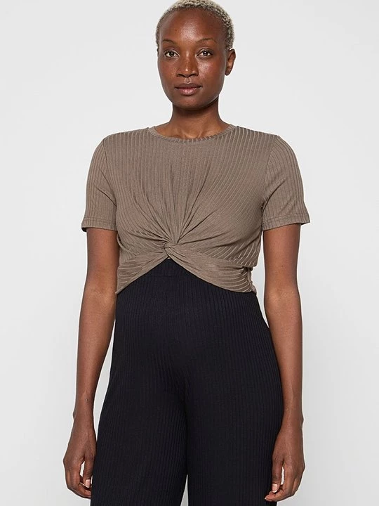 Foto van product T-shirt basic Mamalicious taupe