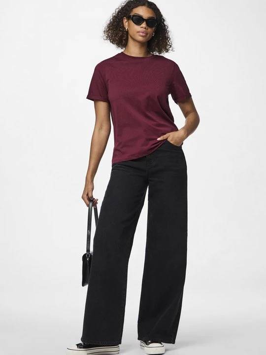 Foto van product T-shirt basic Pieces bordeauxrood