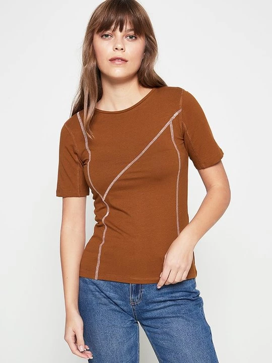 Foto van product T-shirt basic Pieces bruin