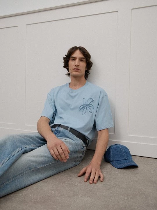 Foto van product T-shirt basic Sandro lichtblauw