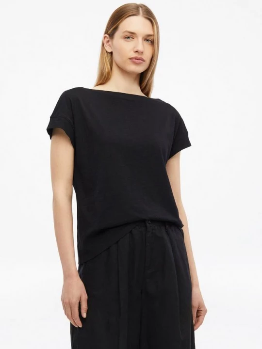 Foto van product T-shirt in vlamgarenstructuur met boothals s.Oliver zwart