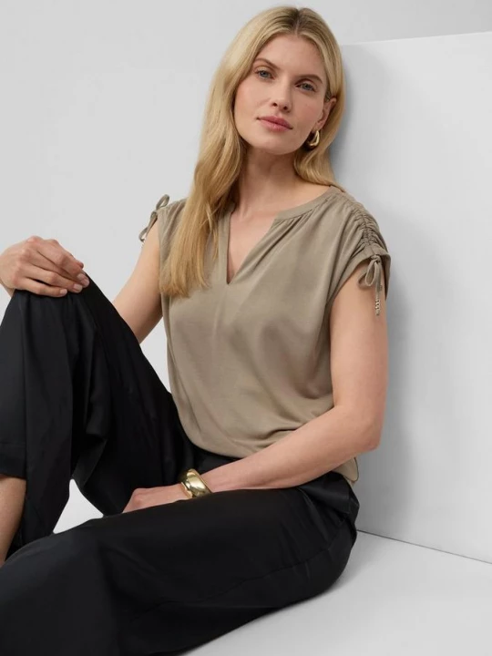 Foto van product T-shirt met een relaxed fit en rimpeling op de schouders s.Oliver bruin