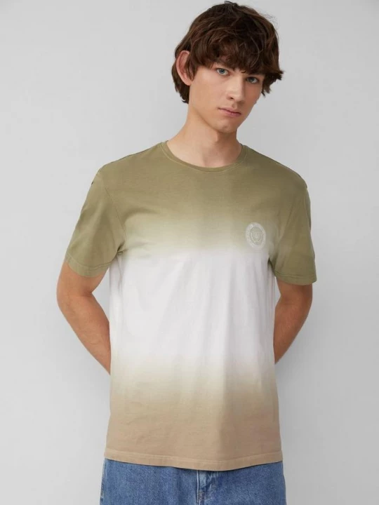 Foto van product T-shirt met kleurverloop en print op de voorkant QS