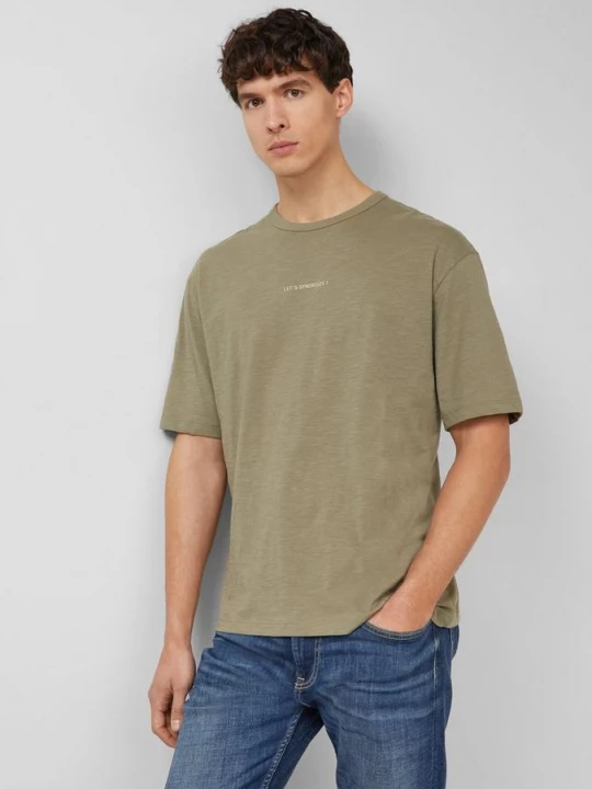 Foto van product T-shirt met moderne pasvorm en voor- en achterprints s.Oliver olijfgroen