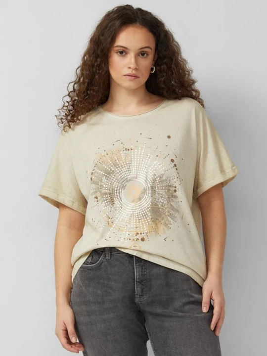 Foto van product T-shirt met print op de voorkant in losse pasvorm en vleermuismouwen QS beżowy