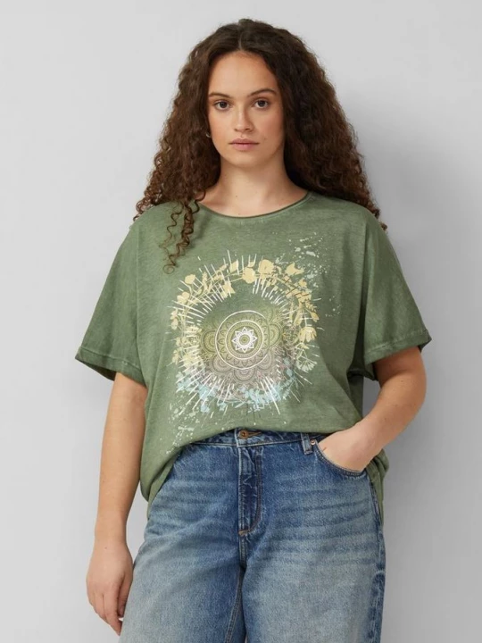 Foto van product T-shirt met print op de voorkant in losse pasvorm en vleermuismouwen QS olijfgroen