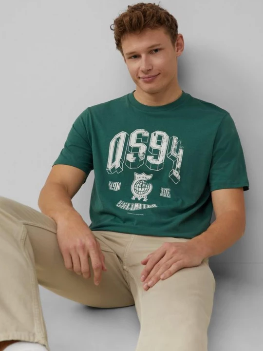 Foto van product T-shirt met print op de voorkant QS groen