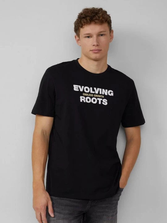 Foto van product T-shirt met print op de voorkant QS zwart