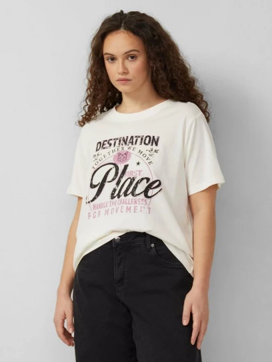 Foto van product T-shirt met print op voorzijde QS crème