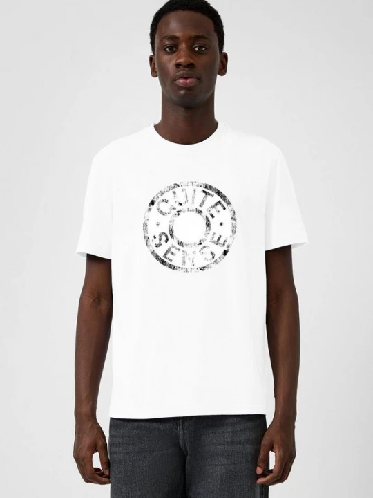 Foto van product T-shirt met print op voorzijde QS wit