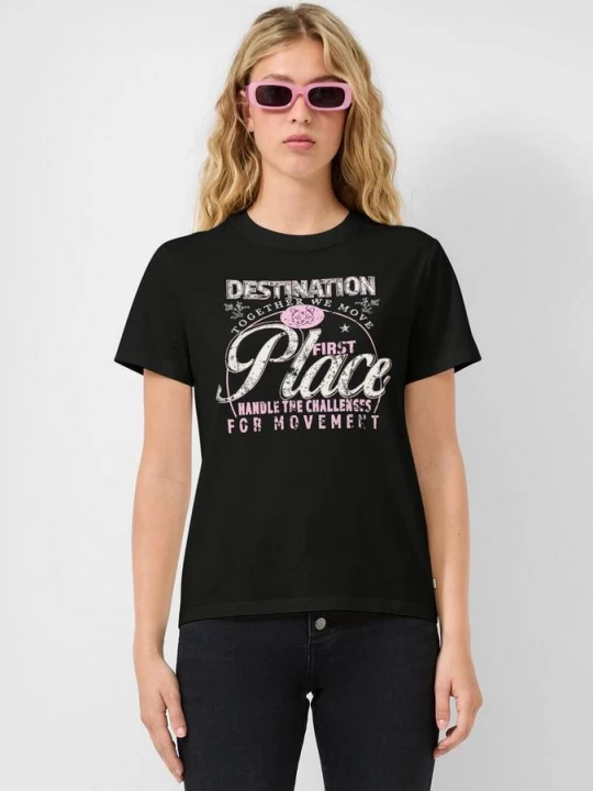 Foto van product T-shirt met print op voorzijde QS zwart