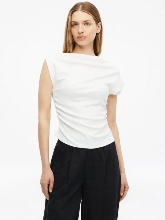 Foto van product T-shirt met rimpels en asymmetrische schouder s.Oliver wit