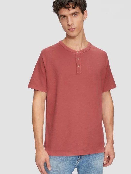 Foto van product T-shirt met wafelstructuur en Henley-halslijn s.Oliver rood