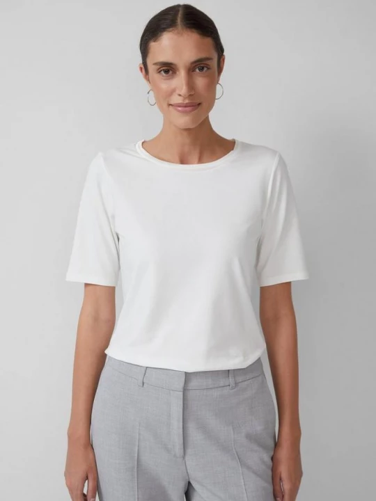 Foto van product T-shirt van een katoenmix met satijnen detail bij de hals s.Oliver crème
