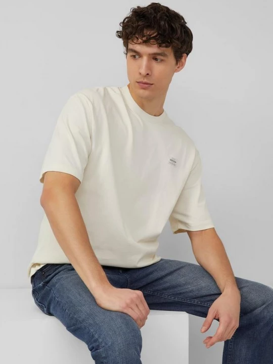 Foto van product T-shirt van zware jersey in een moderne pasvorm s.Oliver crème