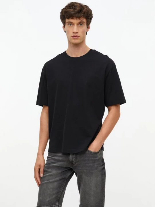 Foto van product T-shirt van zware jersey in een moderne pasvorm s.Oliver zwart