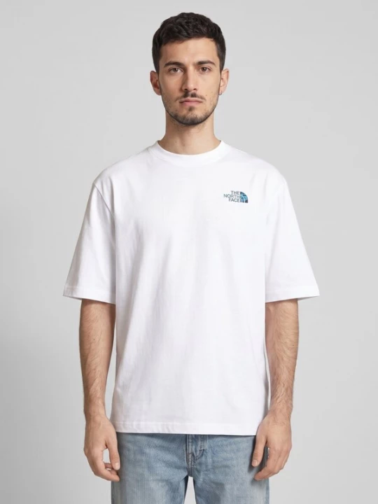 Foto van product THE NORTH FACE Shirt 'M LQD BOX NSE OS SS TEE' wit