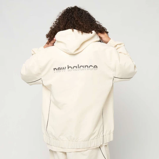 Foto van product Trackside Woven Jacket New Balance beżowy