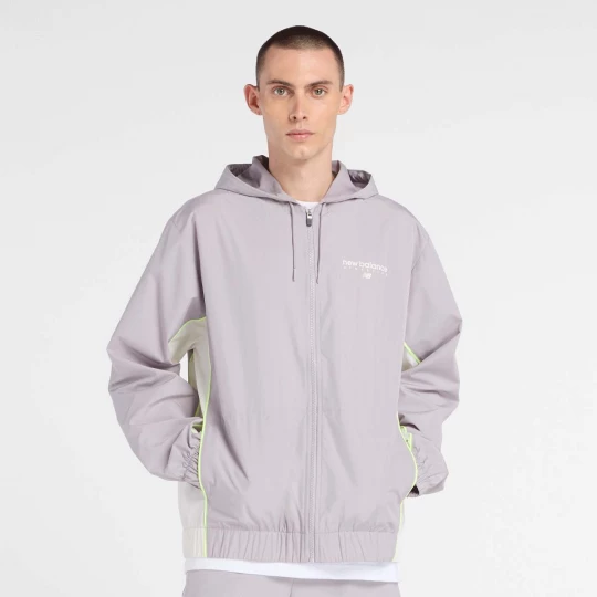 Foto van product Trackside Woven Jacket New Balance roze
