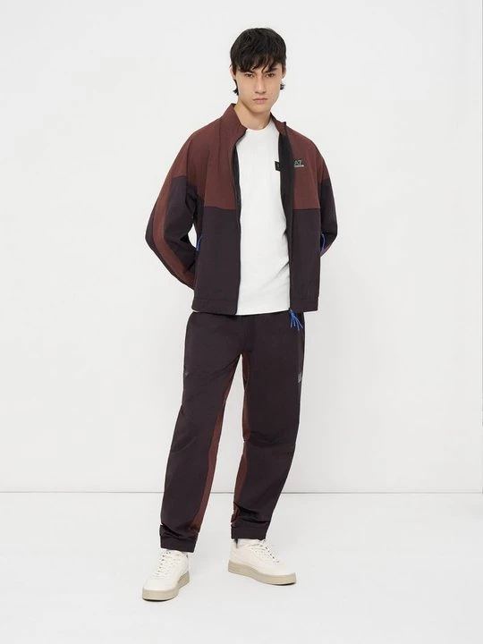 Foto van product Trainingspak EA7 Emporio Armani donkerbruin