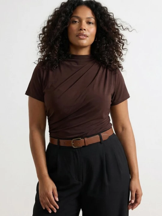 Foto van product Trendyol Curve Shirt bruin
