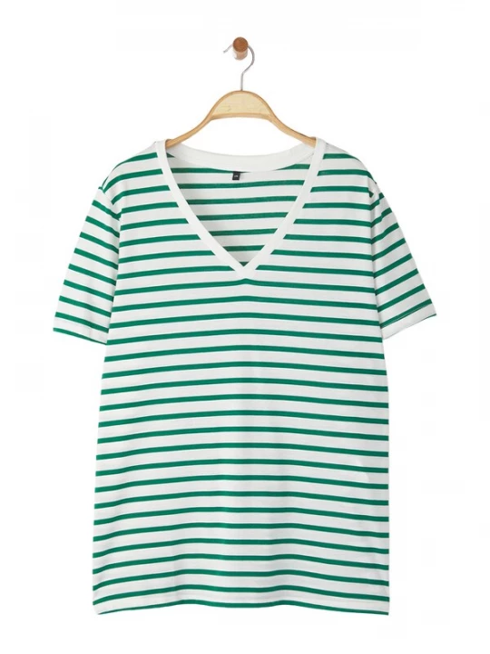 Foto van product Trendyol Curve Shirt donkergroen / wit