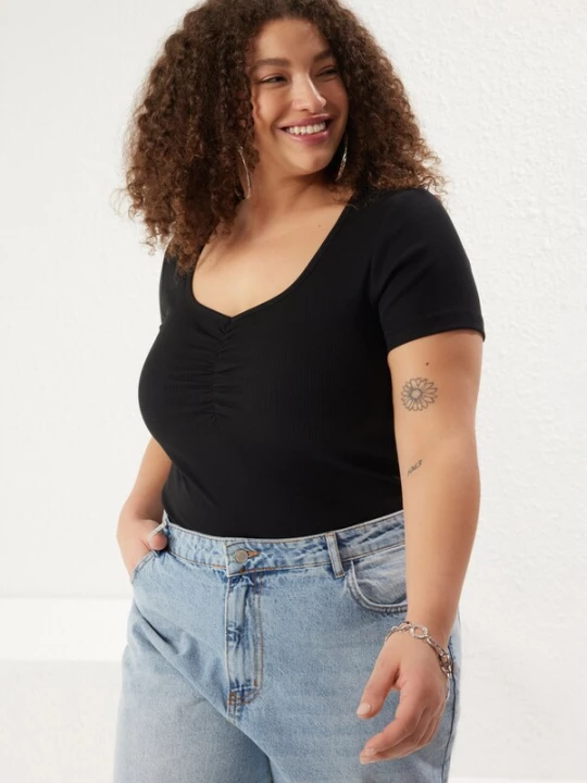 Foto van product Trendyol Curve Shirt zwart