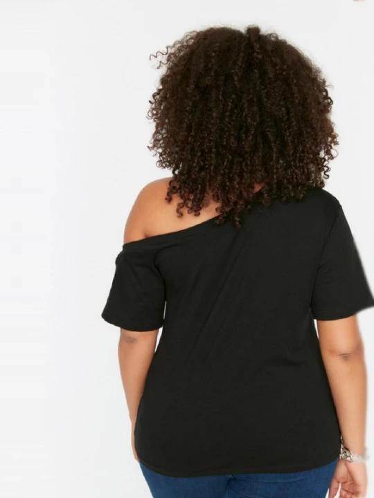 Foto van product Trendyol Curve Shirt zwart