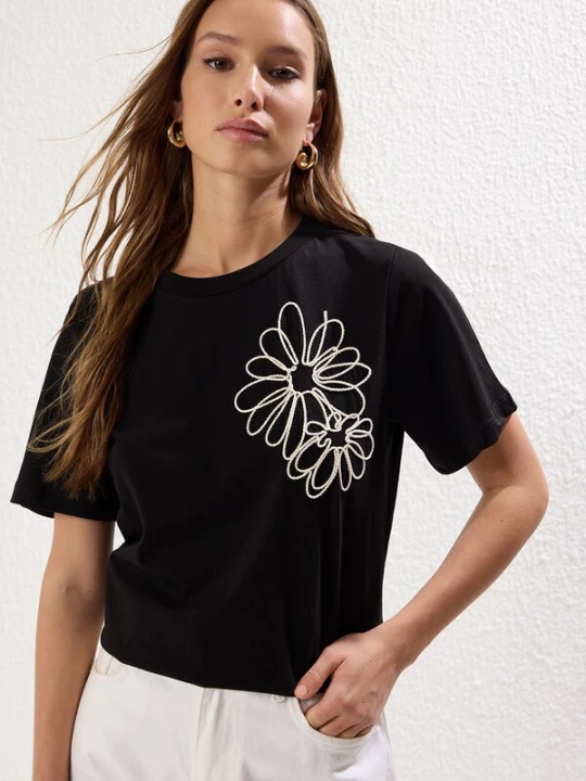 Foto van product Trendyol Shirt beige / zwart