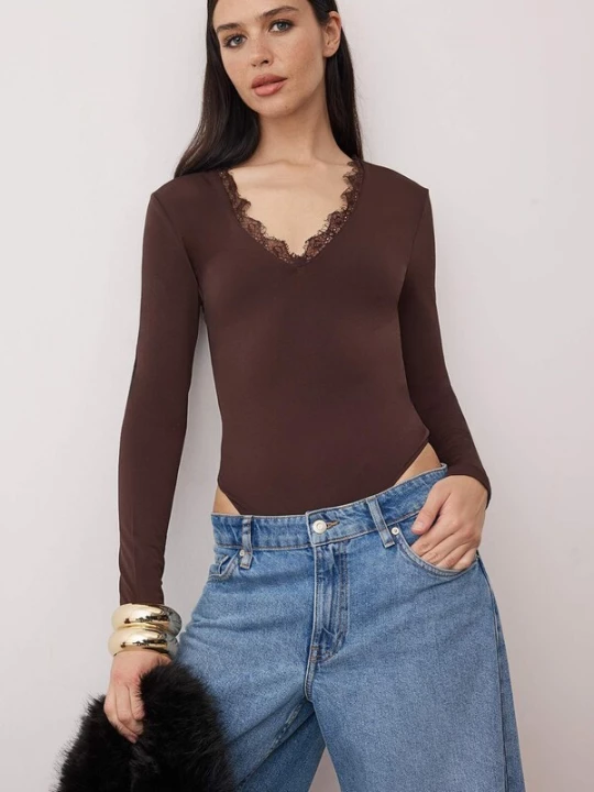 Foto van product Trendyol Shirt body chocoladebruin